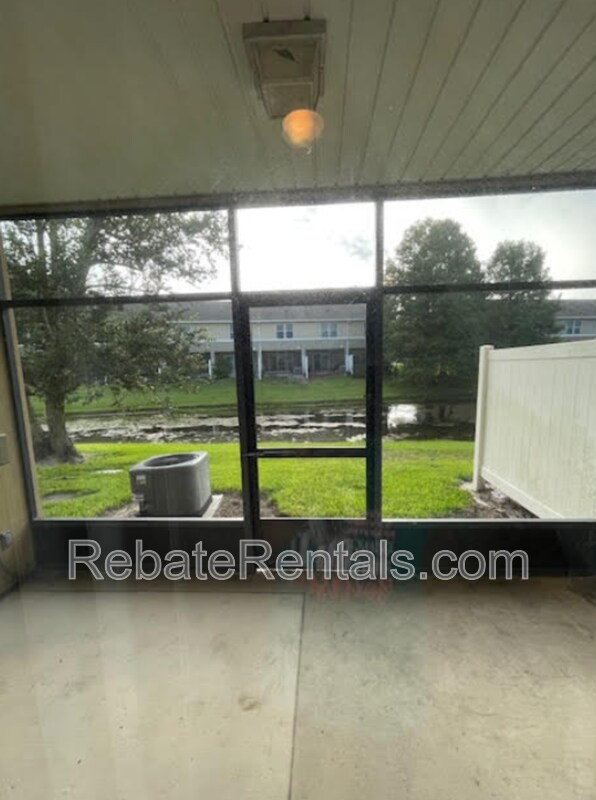 Building Photo - 13026 Sunset Lake Dr