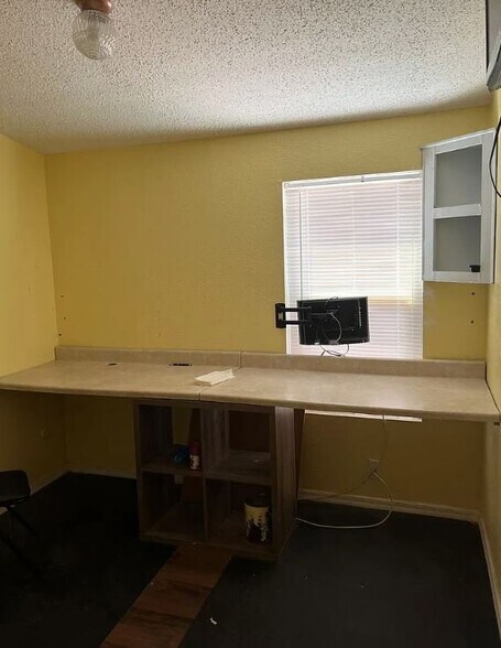 Building Photo - 2640 S Cottonwood Ln