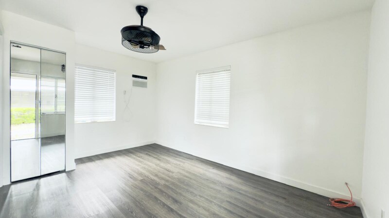 Building Photo - 1167 Grove St