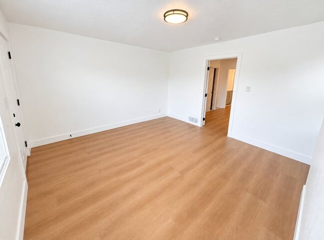 Building Photo - 16 N 100 W