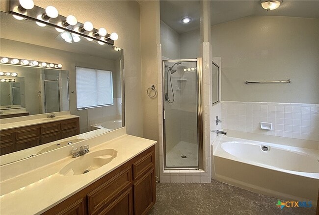 Building Photo - 1312 W Avenue D