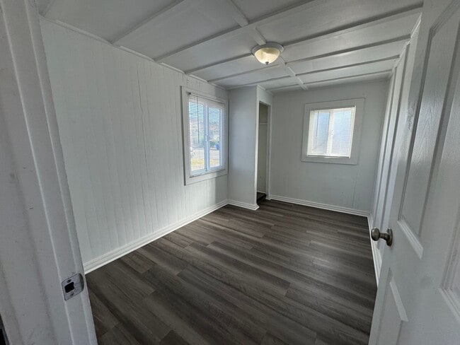 Building Photo - 2BR/1BA House w/ bonus room available FOR RENT NOW!