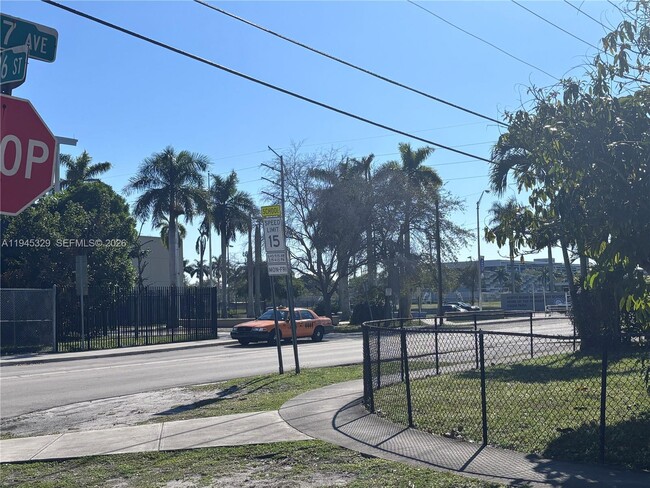 Building Photo - 680 NE 136th St