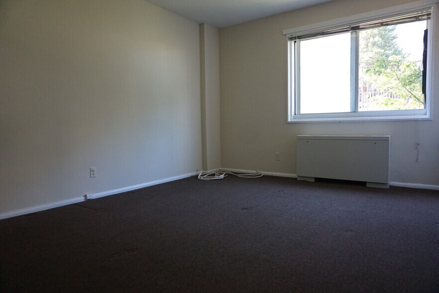 Building Photo - 4330 Hartwick road