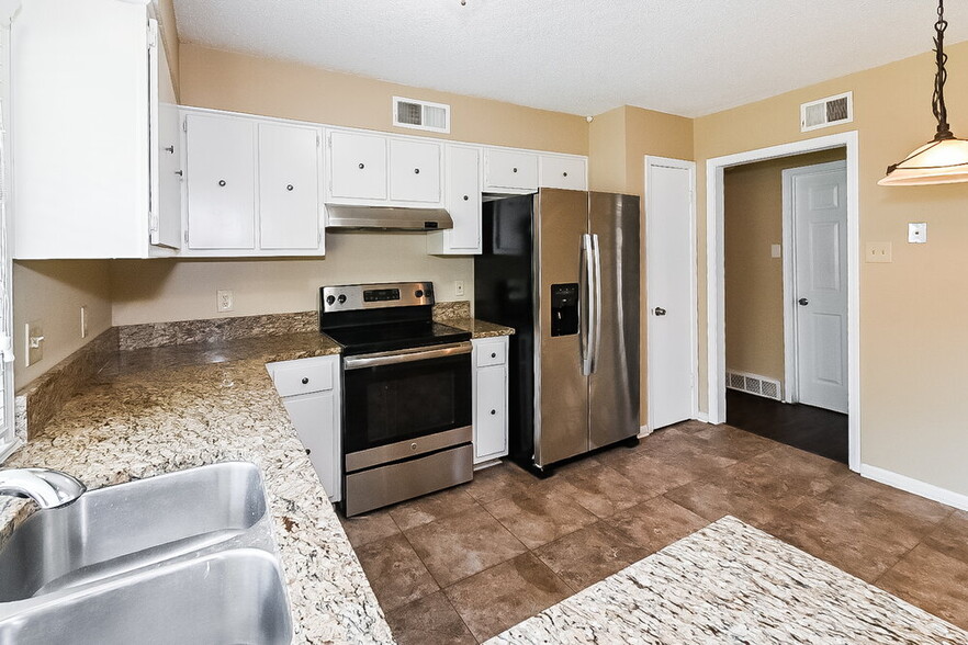 Building Photo - 7914 Terry Franklin Dr