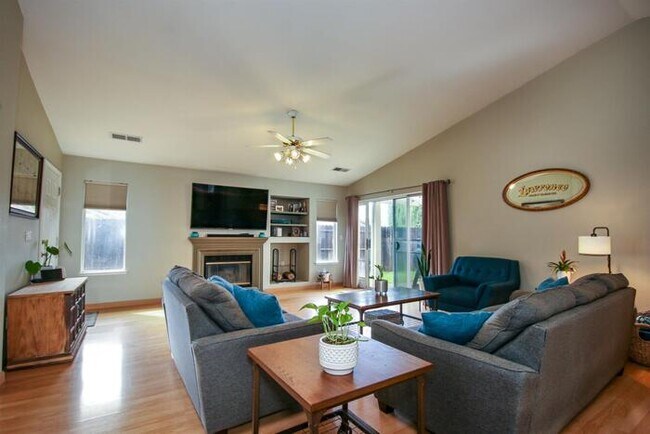 Building Photo - Spacious 3 Bedroom in Citrus Heights