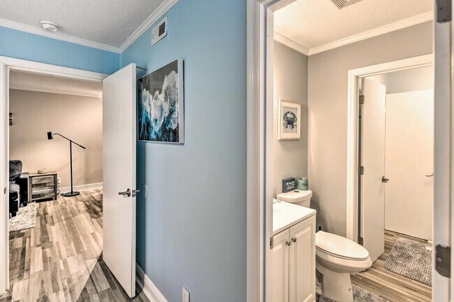 Building Photo - Charming 2 Bed/2 Bath Condo in Hilton Head...