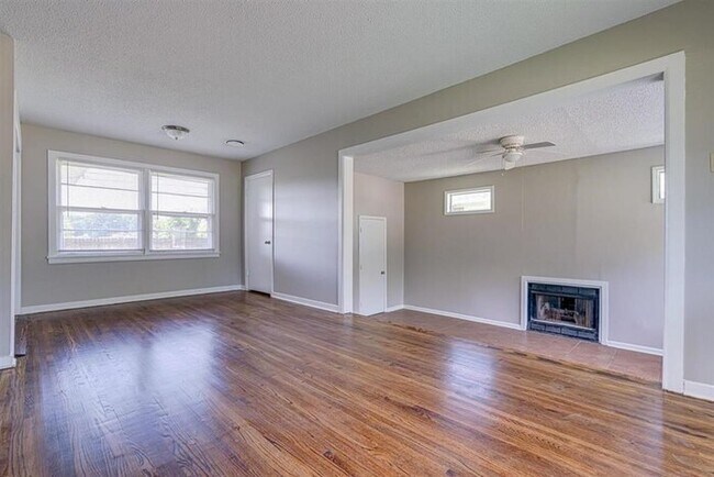 Building Photo - Awesome East Memphis Home