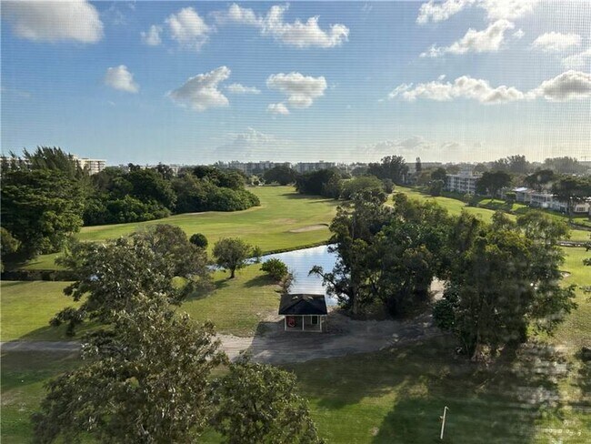 Building Photo - 3300 N Palm Aire Dr