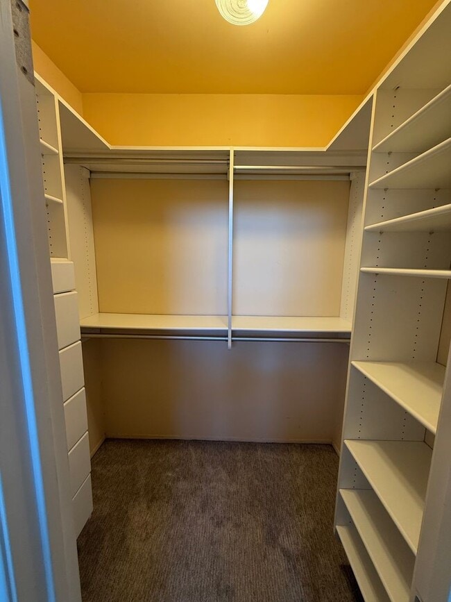 Building Photo - Beautiful 2 Bed, 2.5 Bath Townhome in Desi...