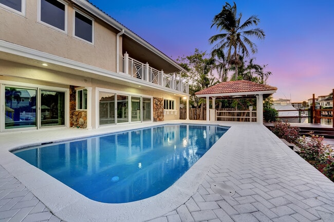 Building Photo - 937 Fern Dr