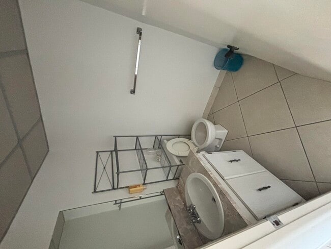 Building Photo - 514 Flanders K