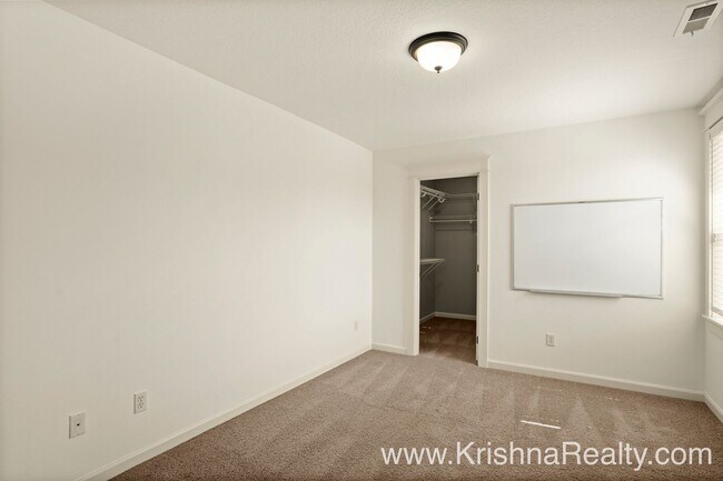 Building Photo - Stunning 4 BD* 2.5 BA* Single Family Home ...