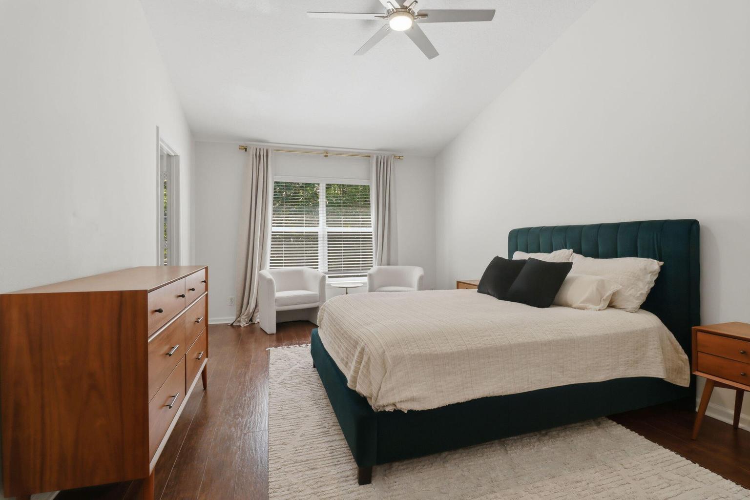 Building Photo - 9902 Lago Dr