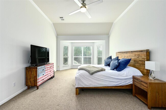 Building Photo - 2505 Lovett Ln