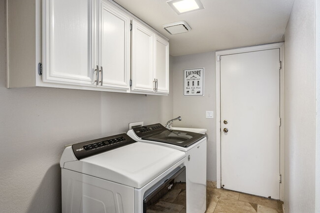 Building Photo - 10608 E Arabian Park Dr