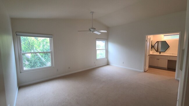 Building Photo - Amazing 4 Bedroom Home with Pool across from Cowls Mt