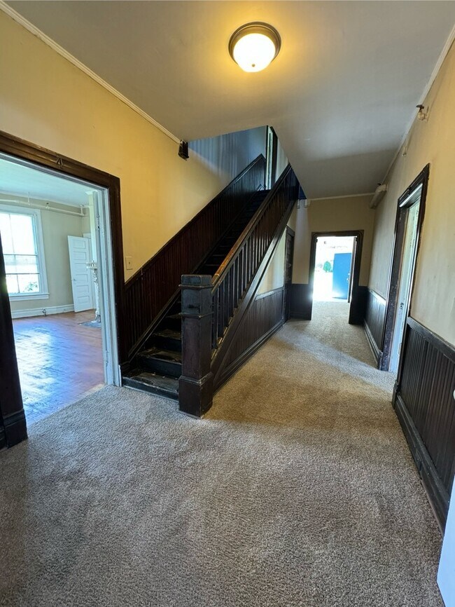 Building Photo - 311 N Confederate Ave