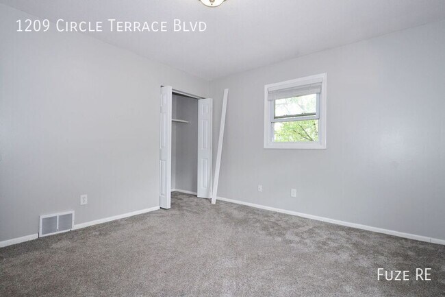 Building Photo - 1209 Circle Terrace Blvd NE