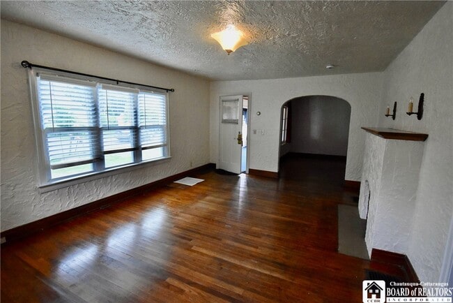 Building Photo - 164 E Terrace Ave