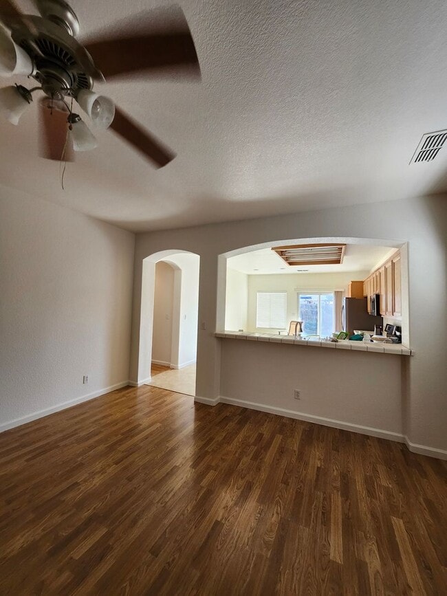 Building Photo - Beautiful Yuba City home located in a cul-de-sac