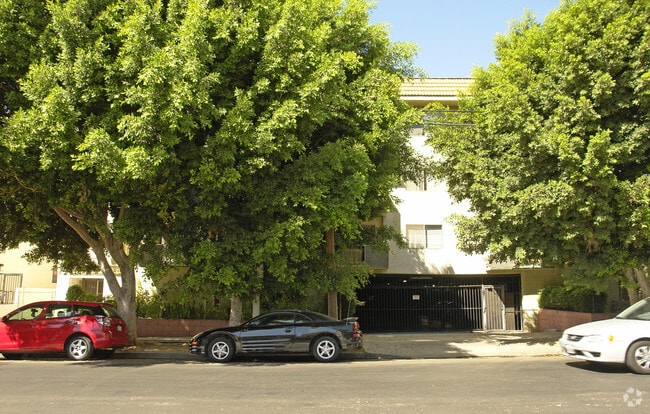 Building Photo - 1411 N Fuller Ave