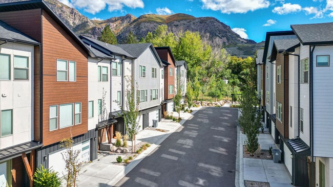 Building Photo - Whisperwood Townhomes