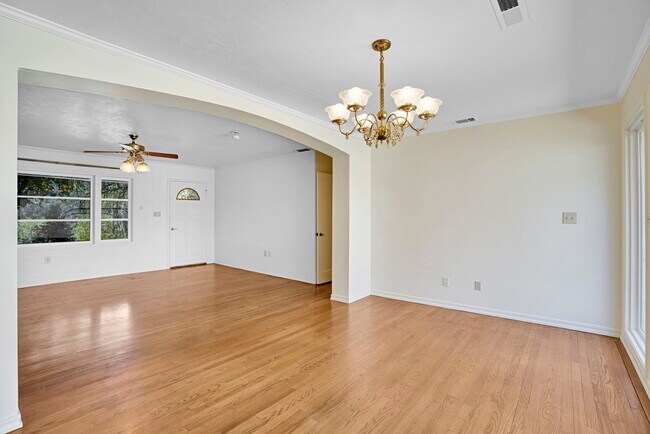Building Photo - 31638 Lodge Rd