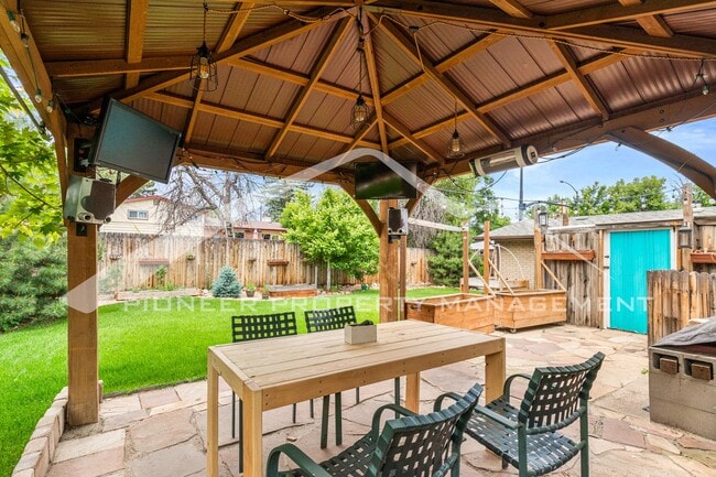 Building Photo - Gorgeous Home with Washer/Dryer and Fenced...