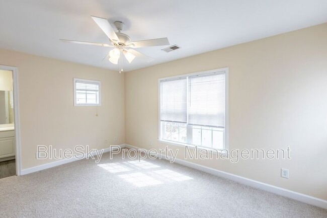Building Photo - 2304 Ravenswood Ct