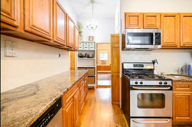 Granite counter tops - 134 Coles St
