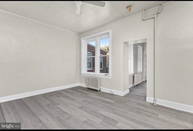 Building Photo - 134 4th Ave