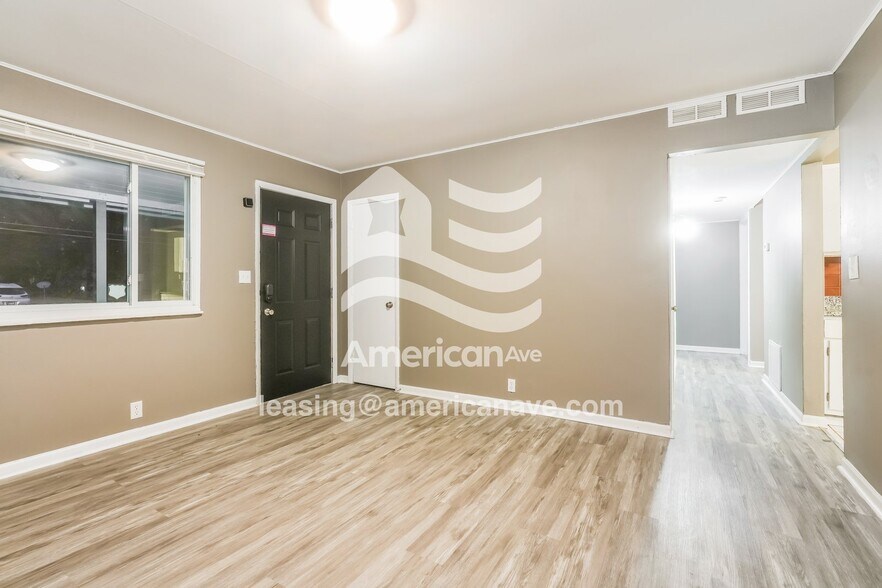 Building Photo - 2022 Bergan St