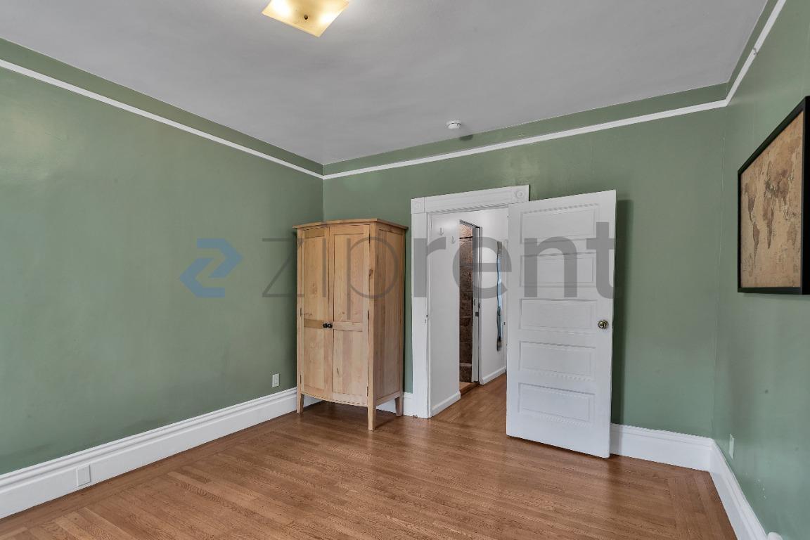 Building Photo - Unit