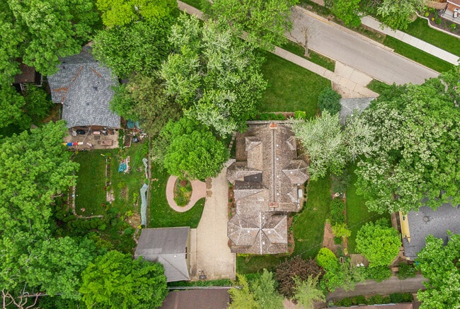 Building Photo - 2023-2027 W 108th Pl