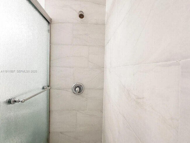 Building Photo - 1201 Lake Victoria Dr