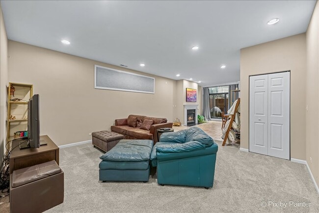 Building Photo - 1753 N Artesian Ave