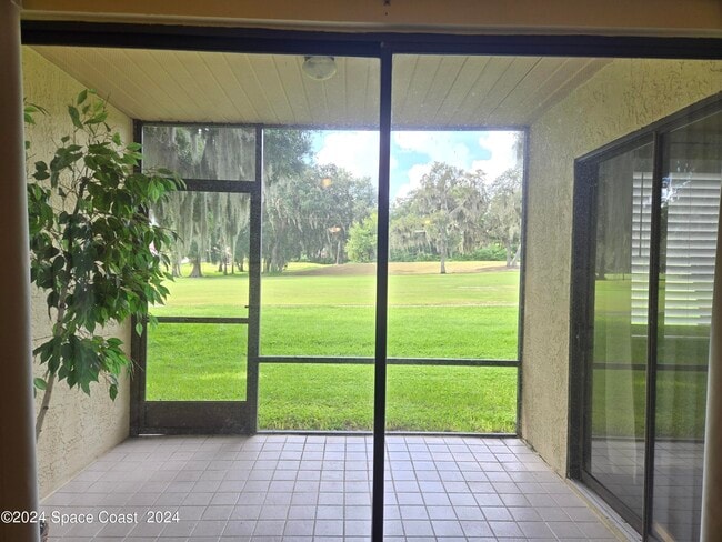 Building Photo - 1211 Country Club Dr