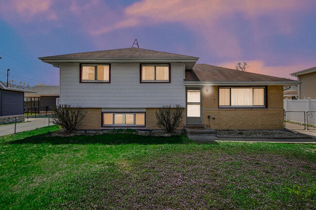 Building Photo - 7305 W 75th St