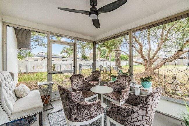 Building Photo - 1813 Chinaberry Dr