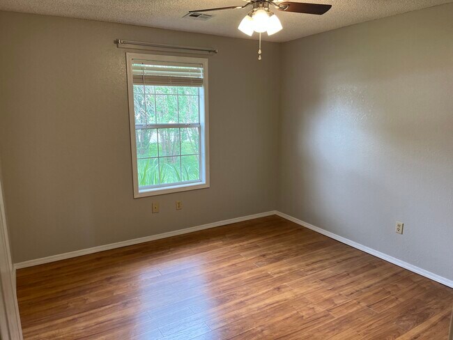 2nd bedroom - 1004 S Dogwood St