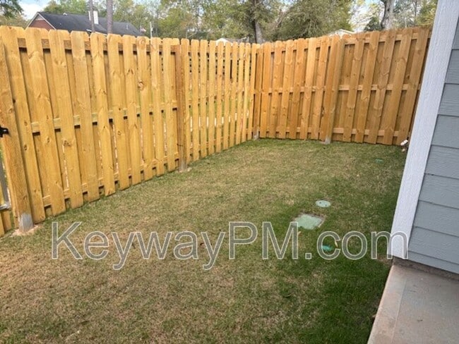 Building Photo - 2065 Denmark Ave SE