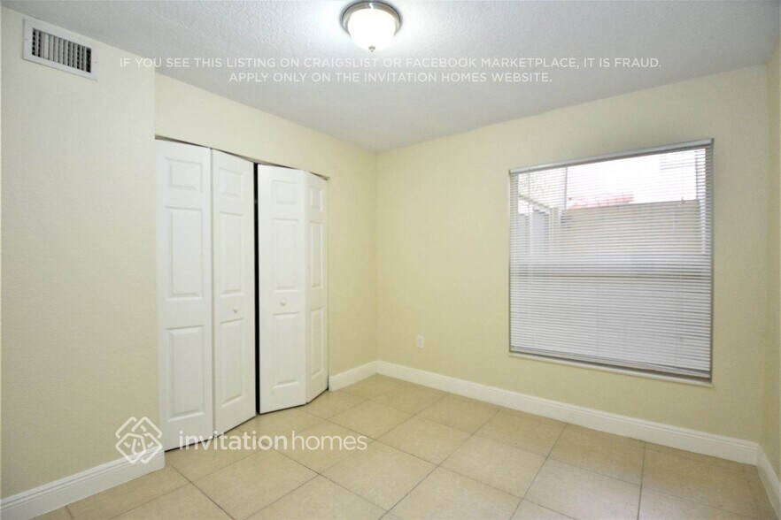 Building Photo - 1095 SW 135th Pl