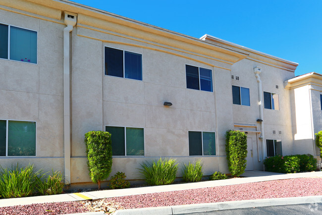 Building Photo - Strauss Manor on Pantano