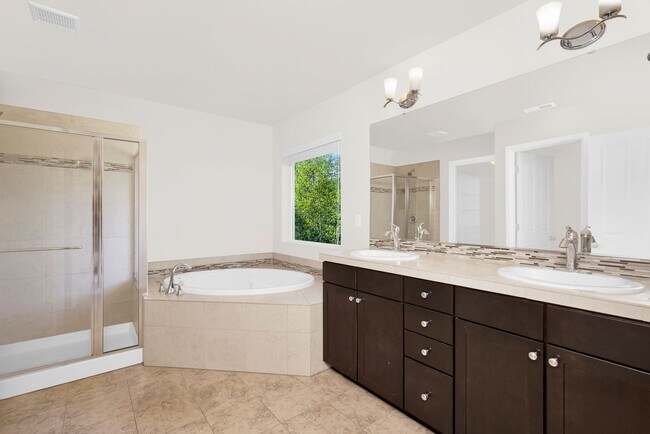 Building Photo - 4 Bedroom Lynnwood - Gorgeous Home