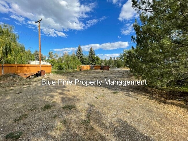 Building Photo - 587 W 10 S