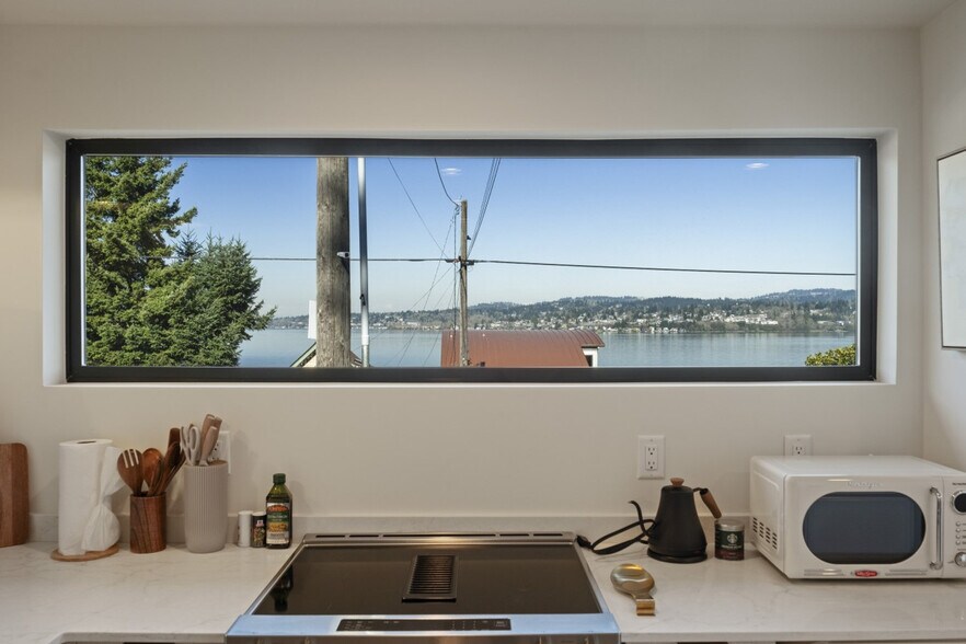 Building Photo - 10679 Rainier Ave S