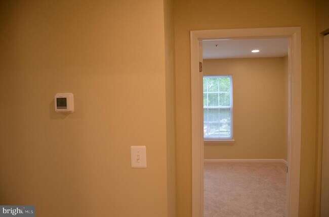 Building Photo - 1046 Spring Valley Ct