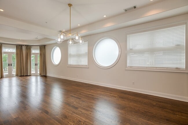 Building Photo - 2905 Parthenon Ave