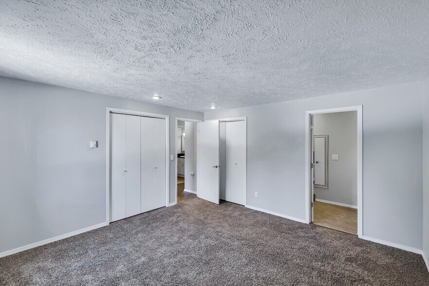 Building Photo - 162 S Coeur Dalene St